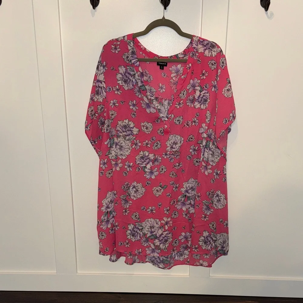 Torrid Size 6 Floral Hi-Low V-Neck Tunic Top - Pink - Picture 1 of 3